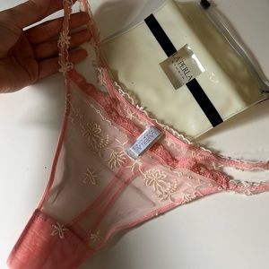 La Perla (Original)
floral embroidered sheer briefs